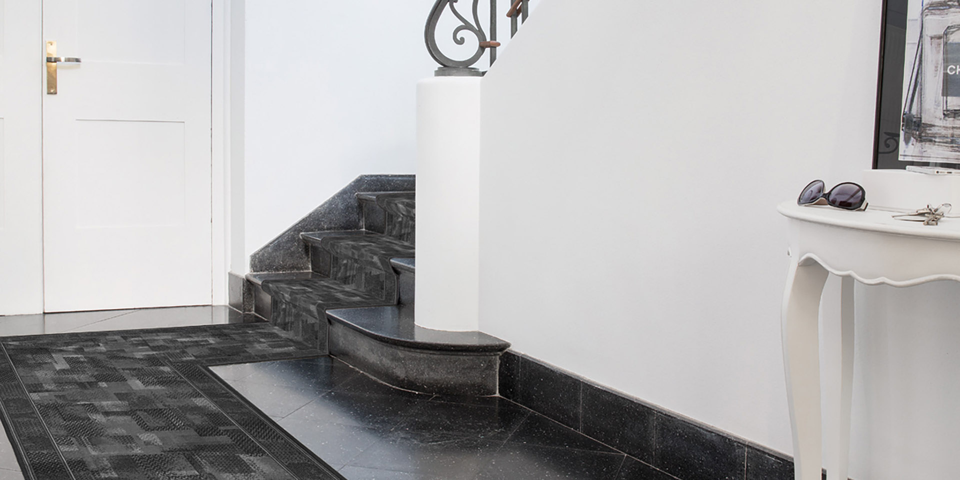 TICEGA_98_HALLWAY